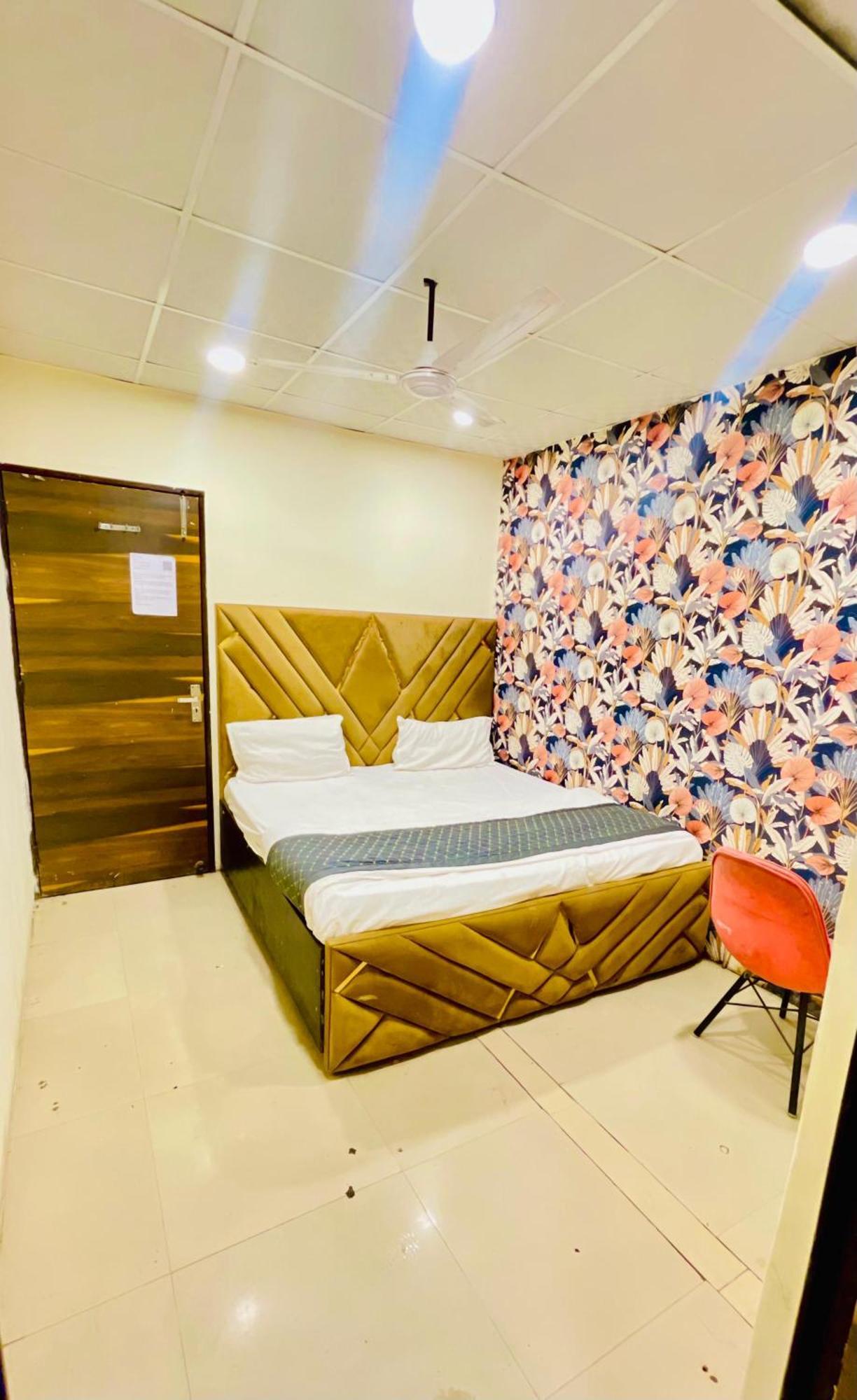 Silver Key Hotel *